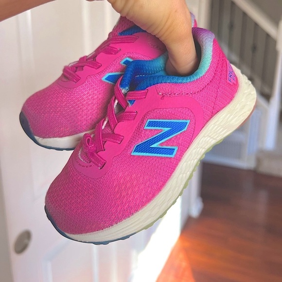 New Balance Toddler girl size 7 pink New Balance sneaker shoe blue details EUC - Picture 2 of 12